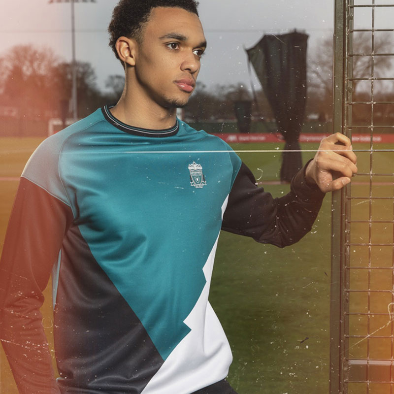 南野のリヴァプール、最新レトロコレクションを発表！注目は「エンブレム」｜写真7