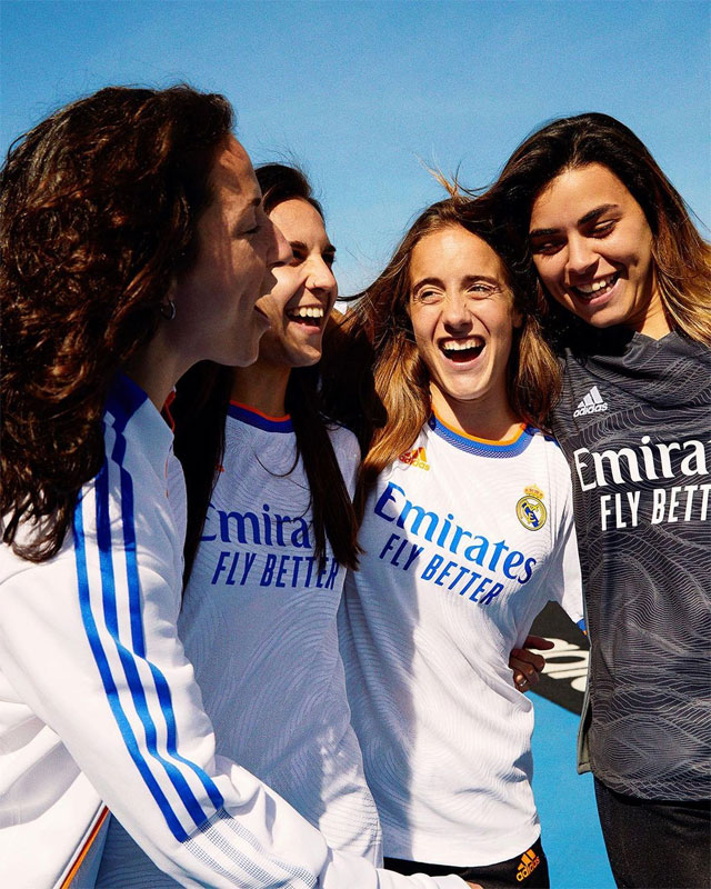 レアル・マドリー、2021-22新ユニフォーム発表！サポ集結の「噴水」をデザイン｜写真6
