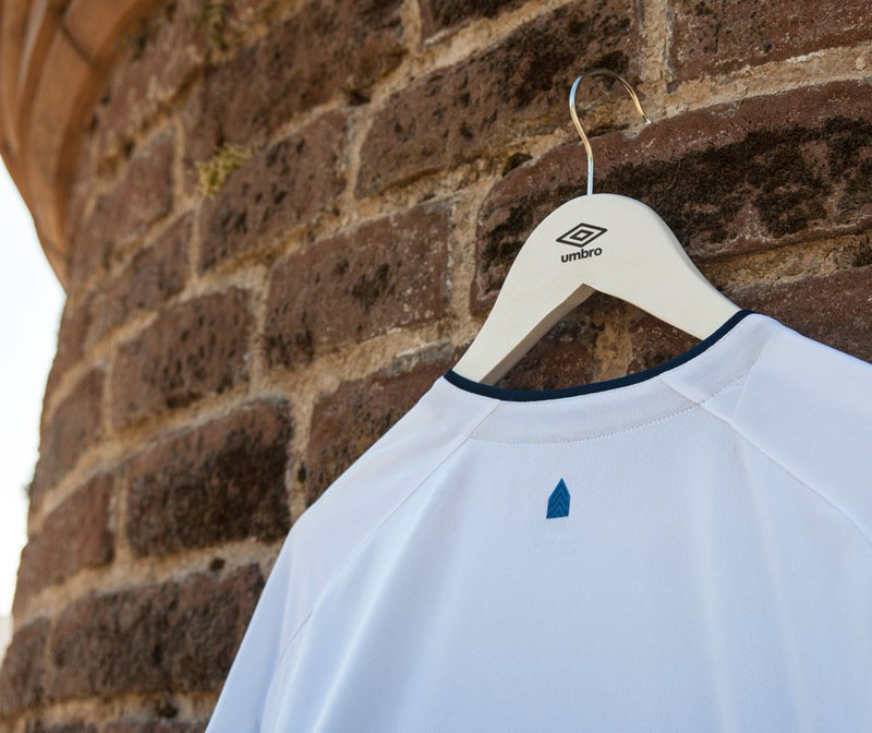 エヴァートン、2018-19サードユニフォームを発表！あのシンボリックな塔をデザイン｜写真6