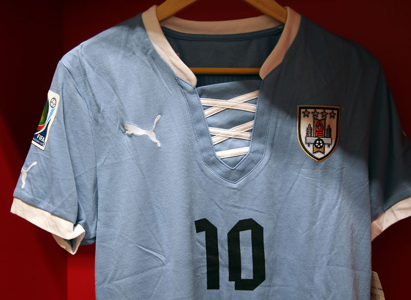 ウルグアイ代表、歴代「クールな7つのユニフォーム」はこれ！｜写真25