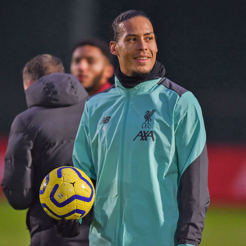 南野のリヴァプール、「鴨の羽色」の新作トレーニングウェアが登場！｜写真8