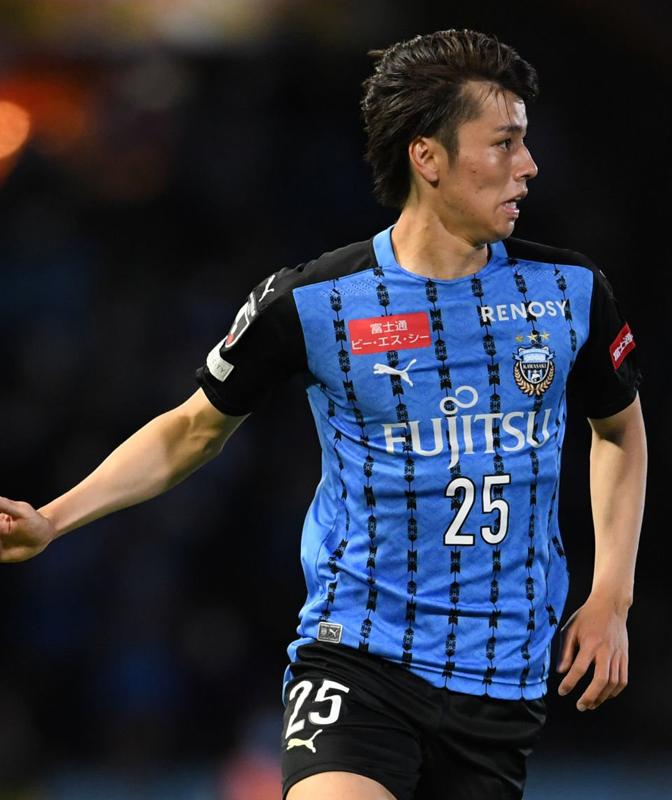 川崎フロンターレの「歴代最高ユニフォーム」8着！リーグを席巻する“青と黒の魔力”｜写真2