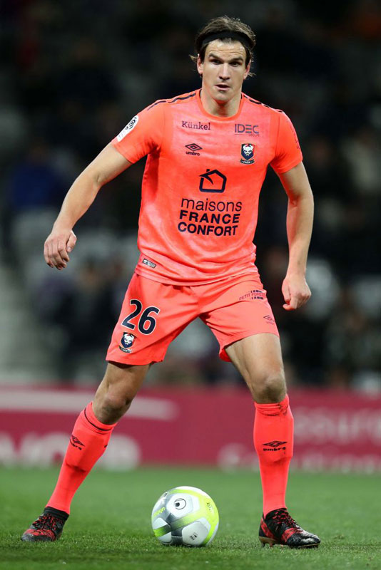 胸には強面のヴァイキング！でもスタイリッシュなカーンの17-18ユニフォーム｜写真8