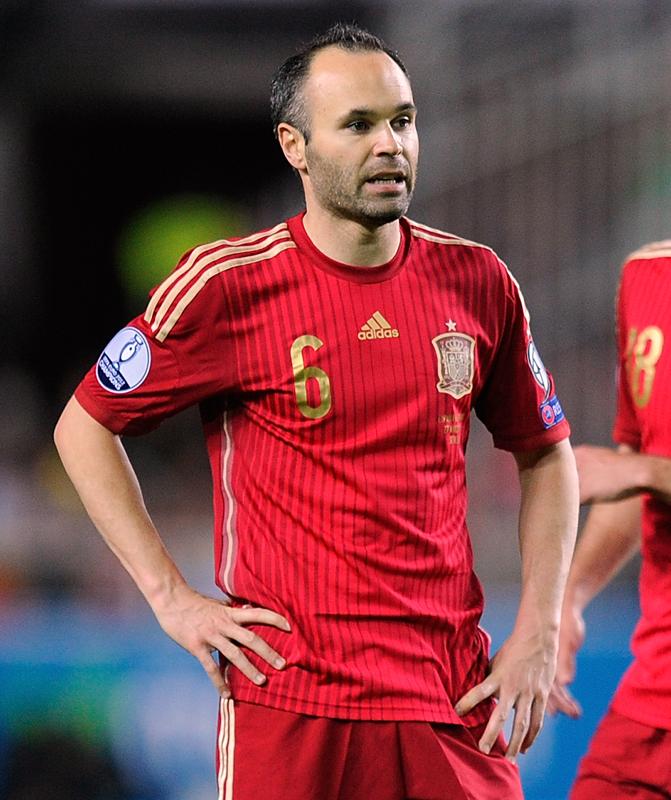 スペイン代表、歴代最高「真紅のユニフォーム」7選　美しき“La Roja”の軌跡｜写真2