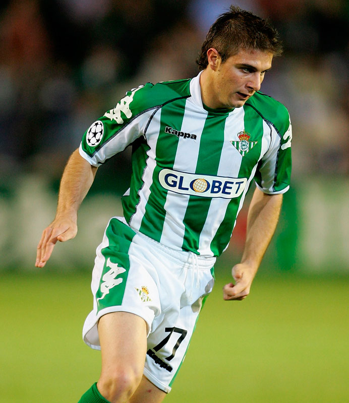 乾貴士の新たなクラブ、ベティスの「20年間分のユニフォーム」をまとめて見る｜写真8