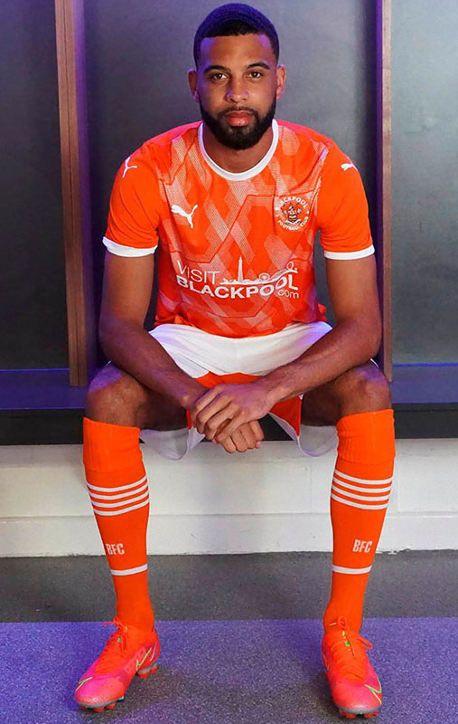 変わらないで！イングランド「古き良きエンブレムのユニフォーム」10選｜写真6