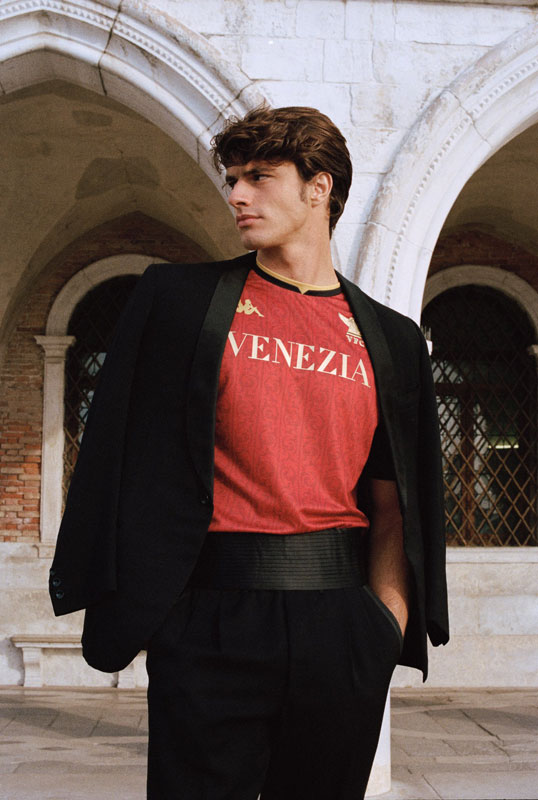 ヴェネツィア、またもオシャレな新ユニフォーム発表！デザインは「高貴なる共和国」｜写真4