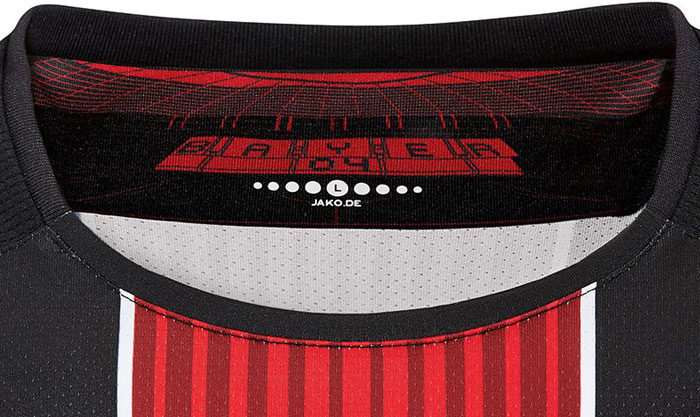 レヴァークーゼン、2018-19ユニフォームは「一本線」が復活！背番号も掲載｜写真4