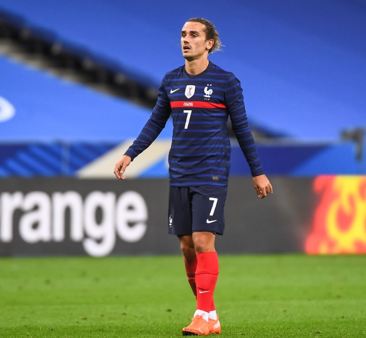 この季節がきた！「長袖の着こなしスタイル」を好む5人のスター｜写真4