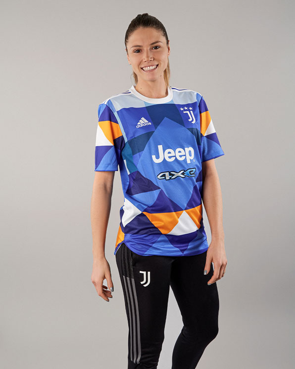 ホームで着用！ユヴェントス、「芸術家とコラボ」の新ユニフォームを発表｜写真8