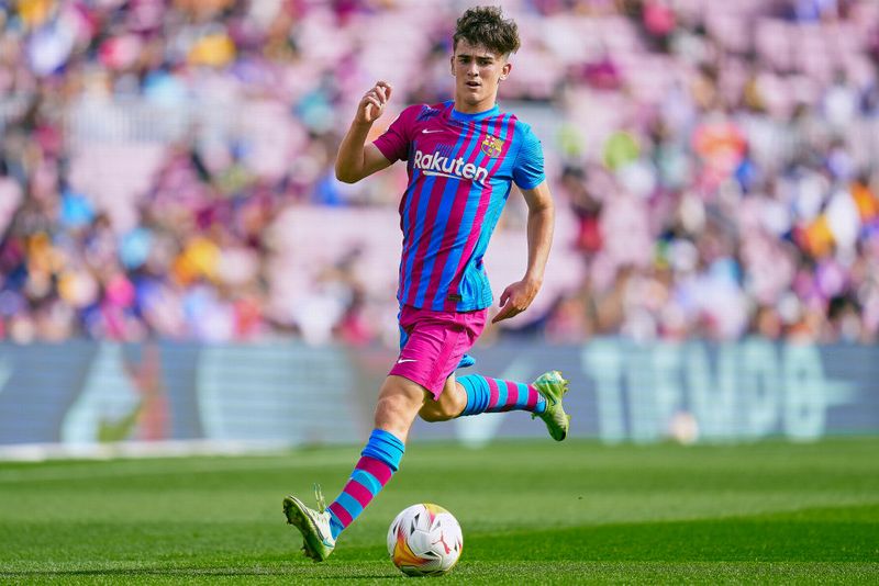 ヤバすぎるバルセロナを救える。天才若手6名｜写真5