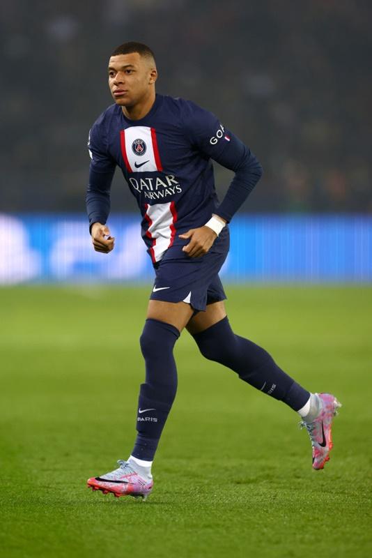 エムバペ、最新スパイクはNIKE「マーキュリアル」25周年モデル！カタールW杯後の変遷がすごい｜写真6