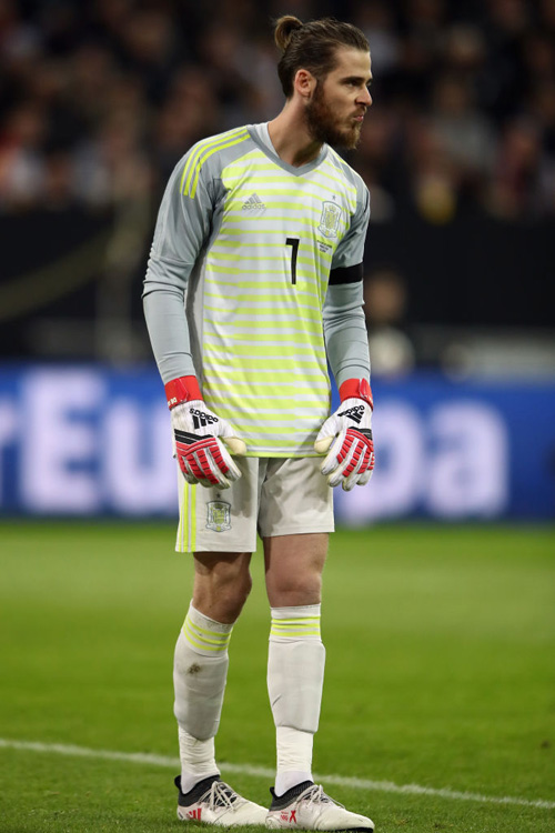 スペイン代表、W杯アウェイユニフォームを発表！デザインは「80年代adidas」｜写真7