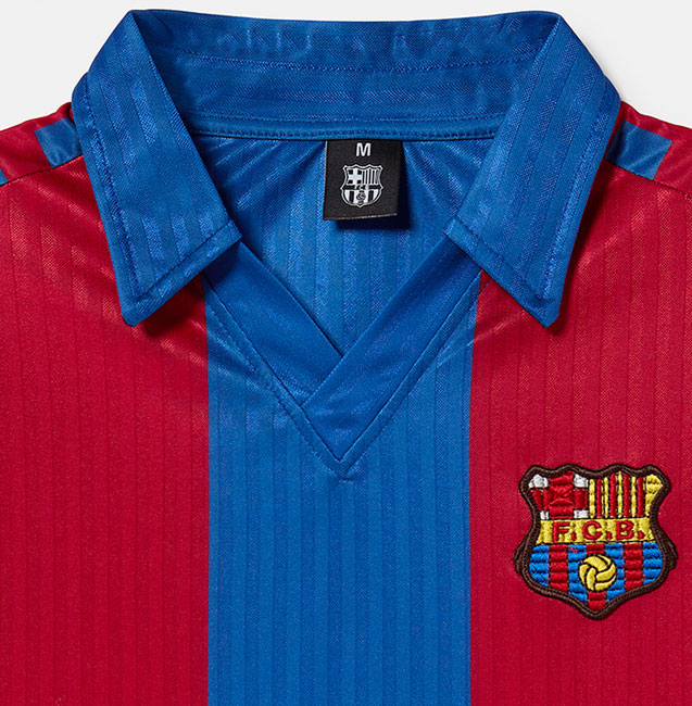 バルセロナ、クラブ公式の新作レトロジャージが登場！「鉄板ウェア」もご紹介｜写真10