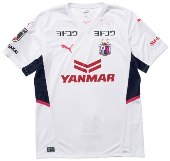 セレッソ大阪、2022新ユニフォーム発表！意外「斜めストライプ」を走らせる｜写真4