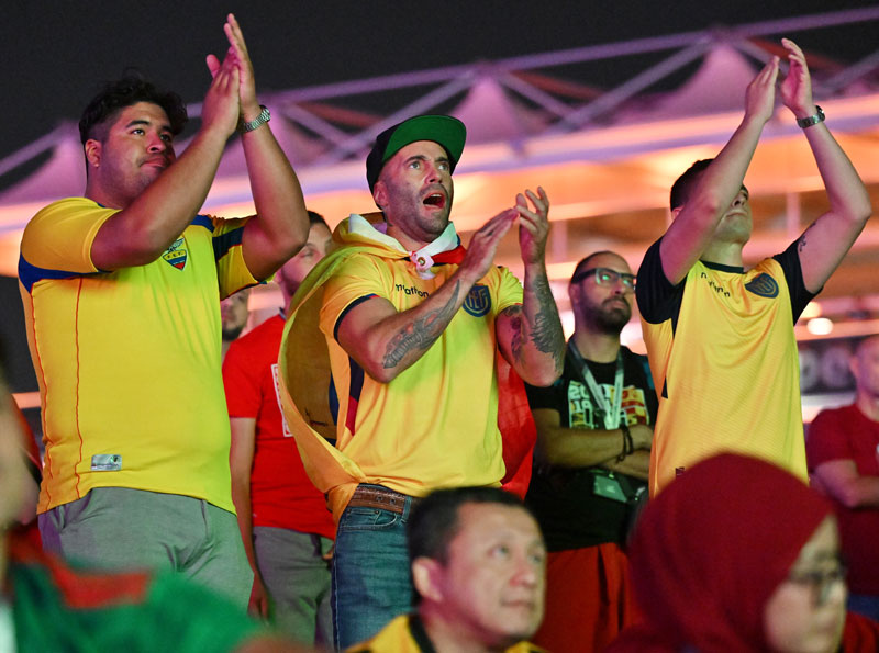 あの日本代表ユニも！カタールW杯、各国サポの「懐かしユニフォーム姿」がアツい｜写真4
