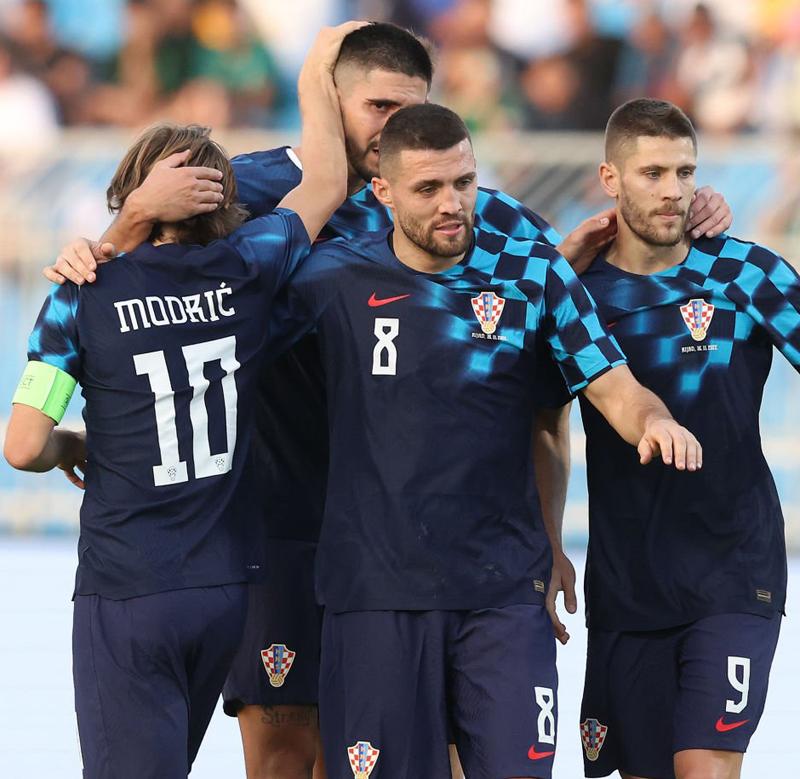 体温も下がりそうな「涼しげで青いユニフォーム」8選｜写真6