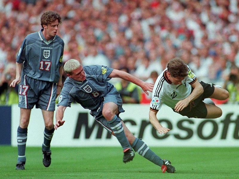 異色のEURO96ユニ！イングランド代表、「1996アウェイ」ユニフォーム｜写真4