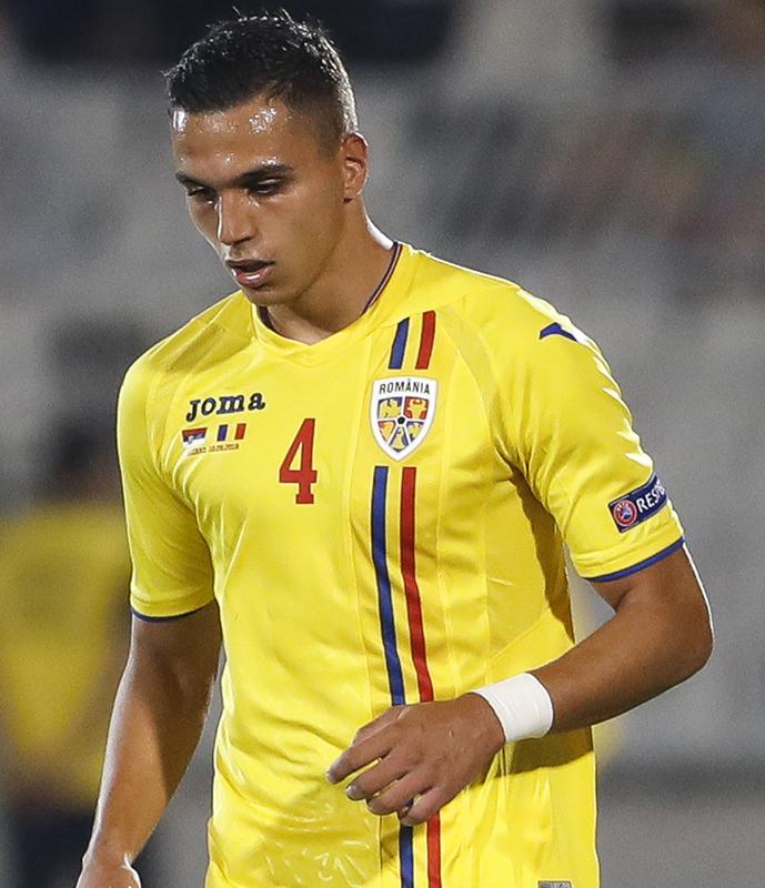 最近エンブレムを「完全に作り変えた」9つの代表チーム｜写真17