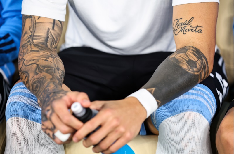 キャプ翼にピカチュウも！W杯アルゼンチン代表のタトゥーがすごい選手たち｜写真8