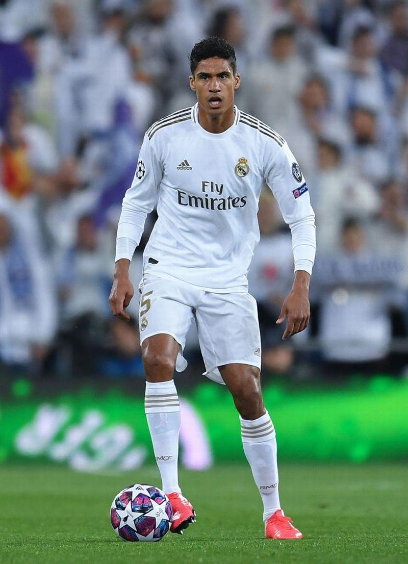 今、最も「ボールを持つと素晴らしいCB」ベスト5｜写真2