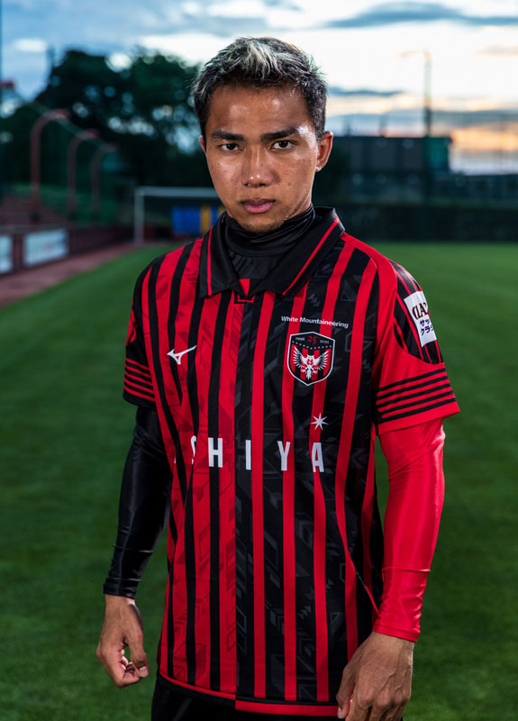 北海道コンサドーレ札幌、25周年記念ユニフォームを発表！エンブレムも「特別仕様」｜写真6